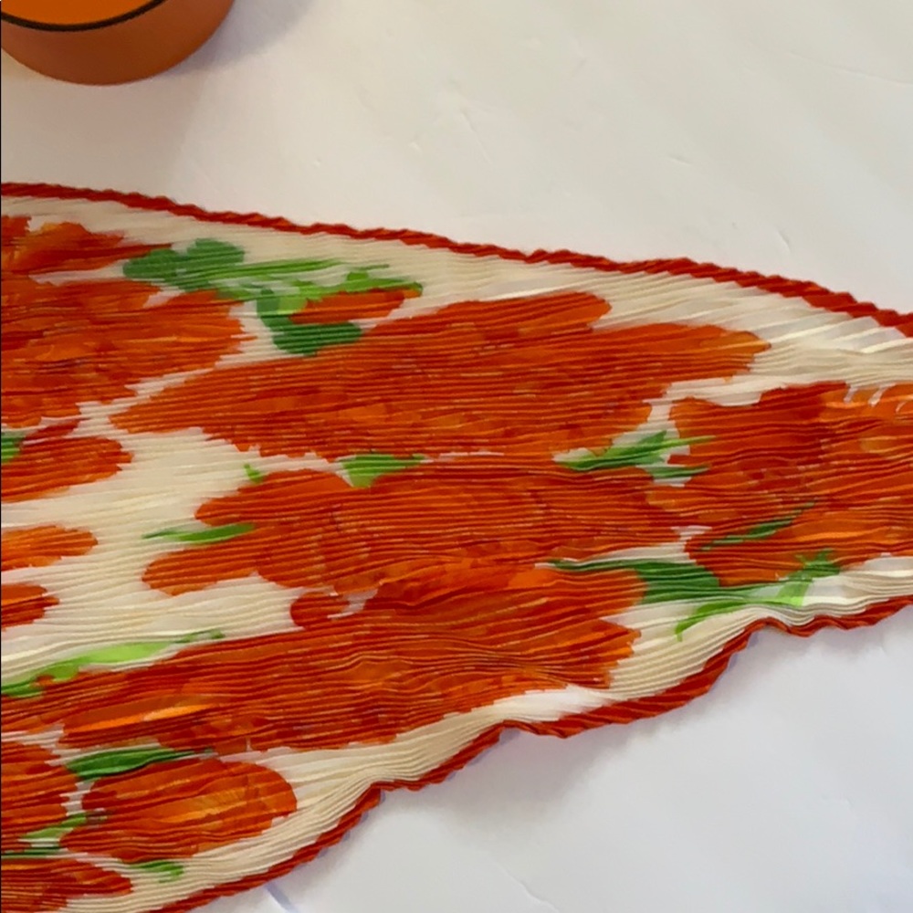 Hermès Orange Floral 100% Silk Pleated Scarf and Box Excellent RARE HTF - Picture 4 of 14